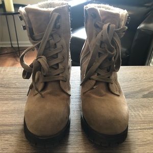 Tan Suede Cozy Billabong Zip Boots Size 7